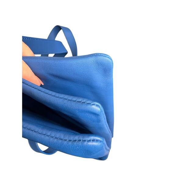 Bottega Veneta NWT Fluid Messenger Crossbody Bag in Blue - Picture 12 of 16